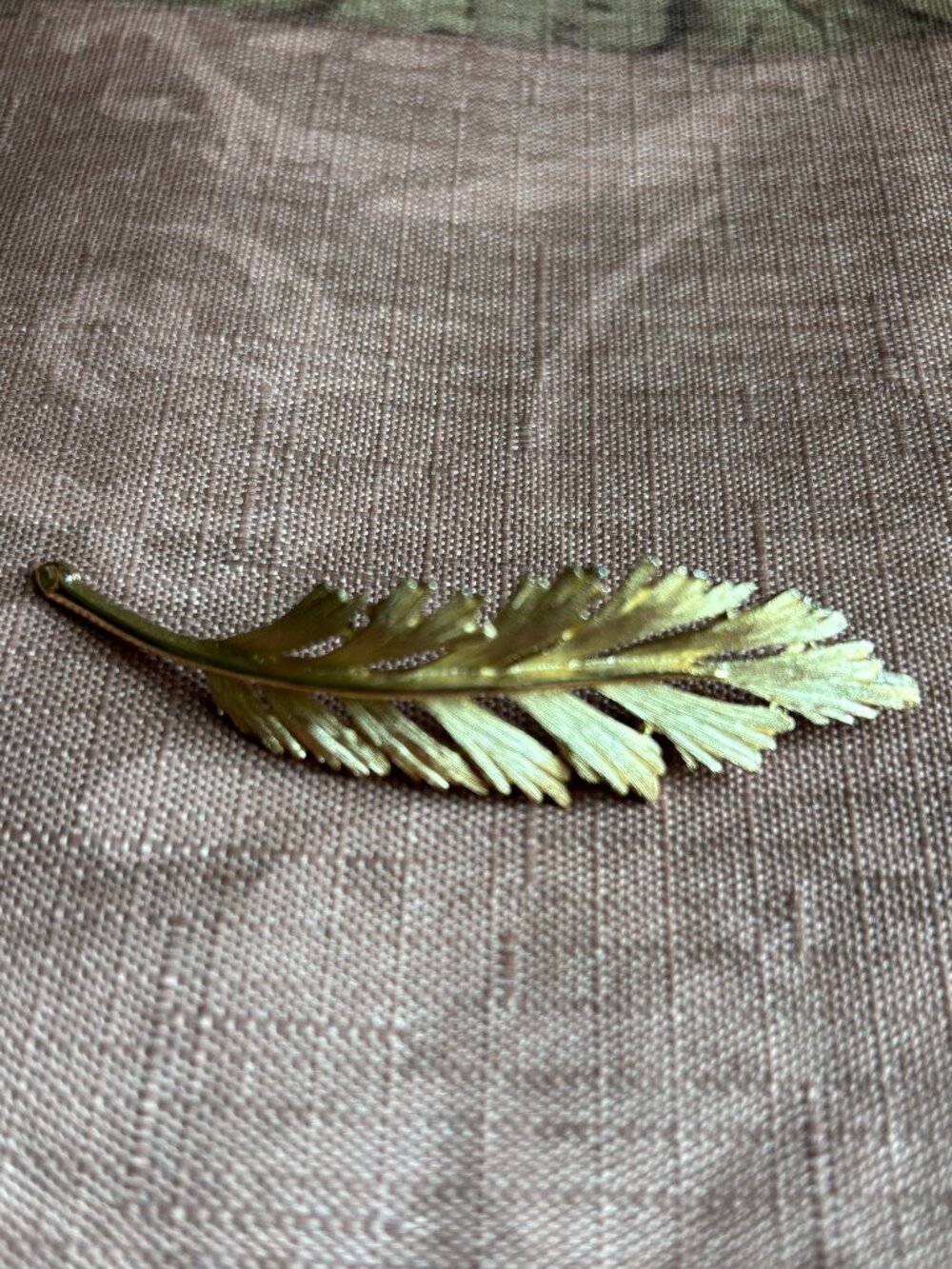 Crown TrifariVintage Gold Tone Feather Leaf Brooch Pin Brushed Textured Frond